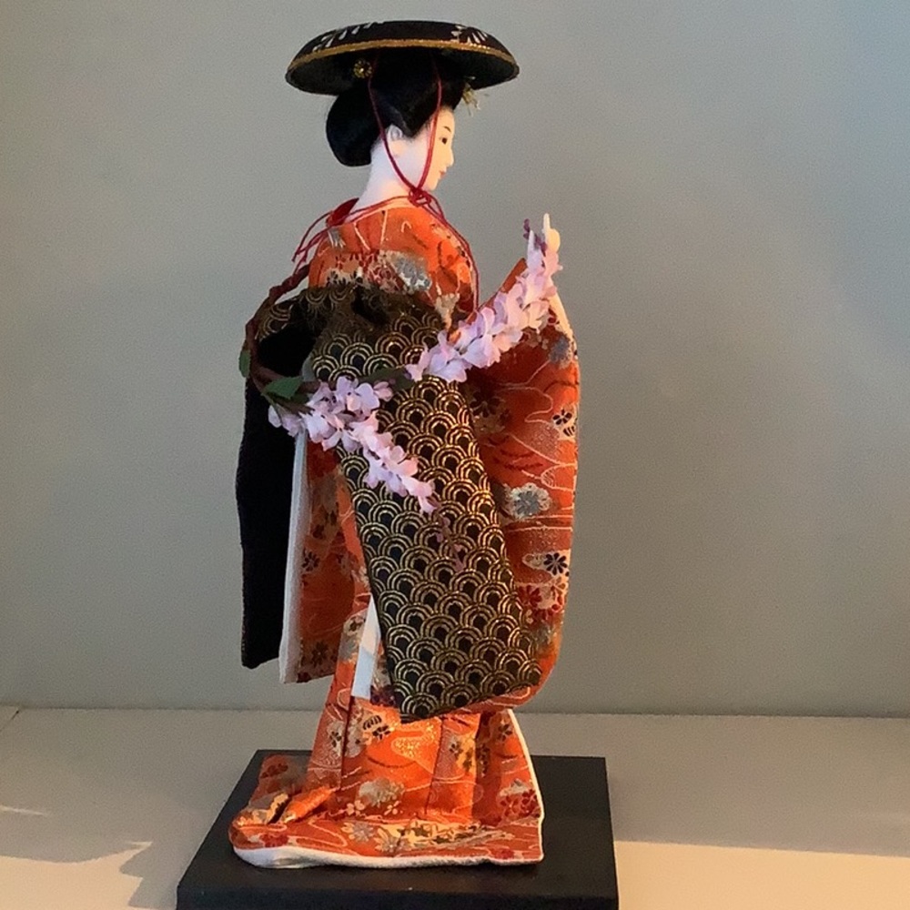 NIB Japanese Geisha Doll
